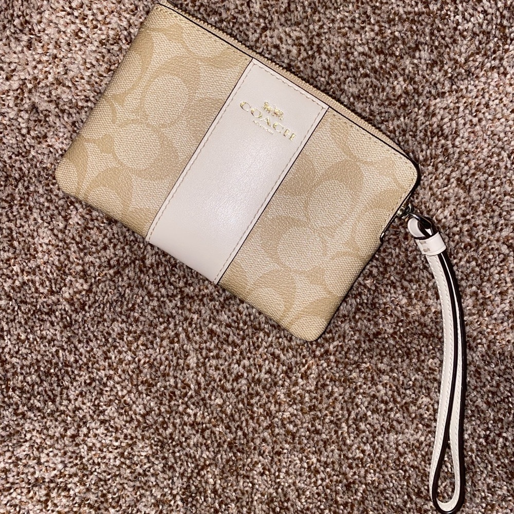 Authentic COACH wristlet. USED but in great condition
